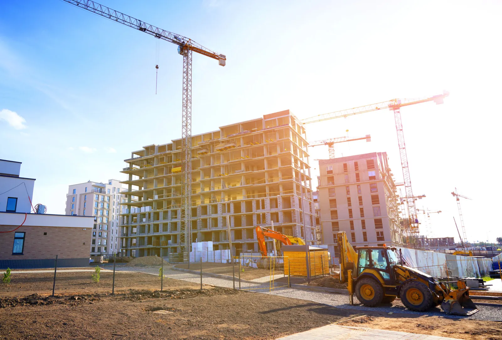 Mit der aktuellen Tariferhöhung setzen die Tarifparteien die dritte Stufe des Bau-Tarifabschlusses aus dem Jahr 2024 um.